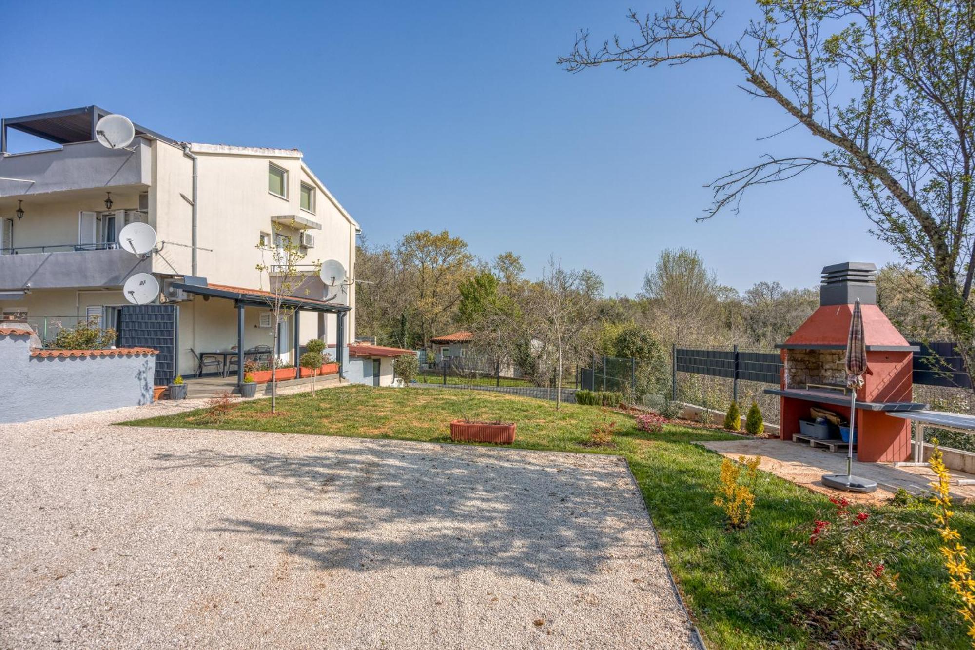 Apartment Petricija With Garden Poreč