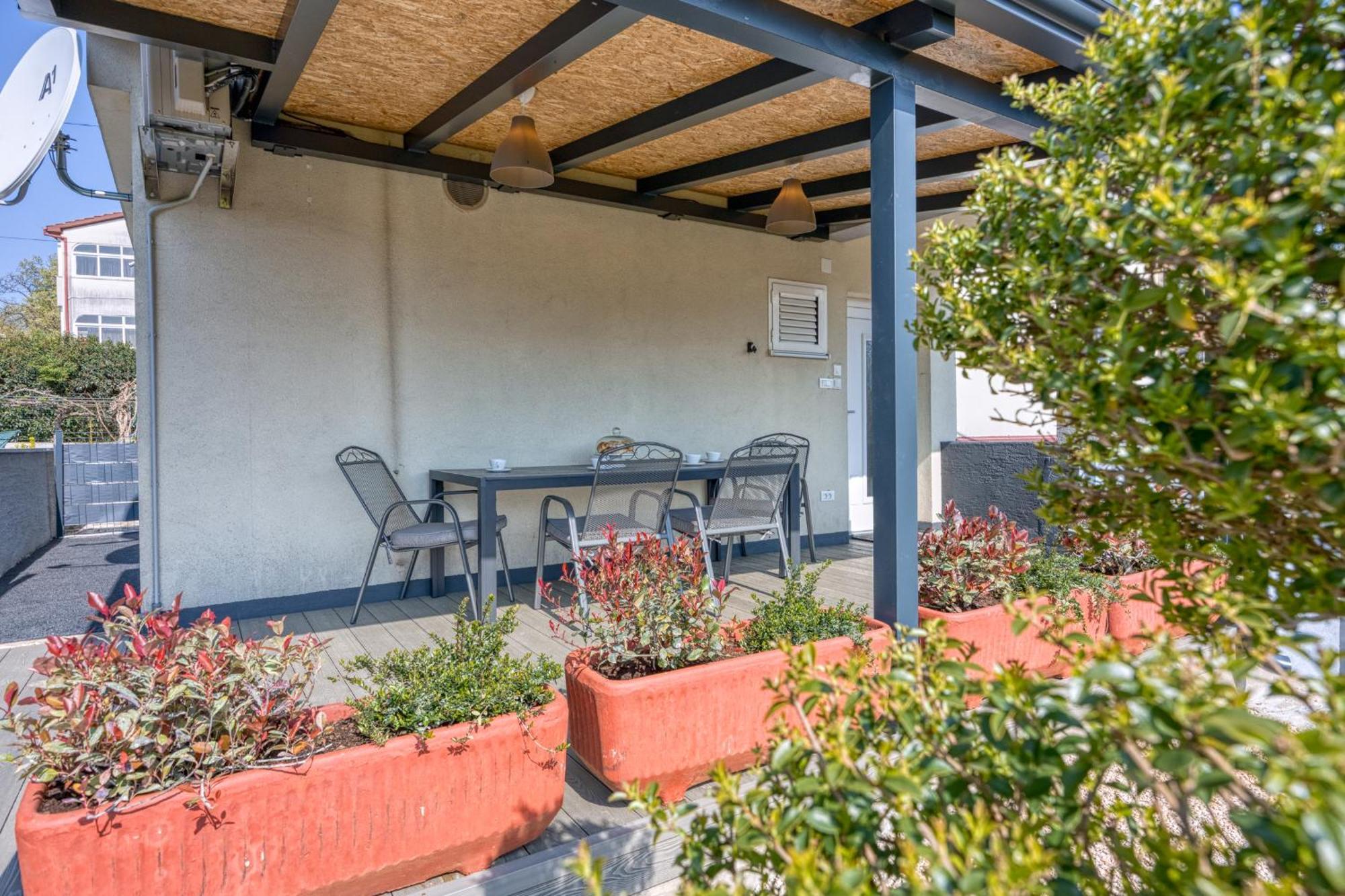 Apartman Petricija With Garden