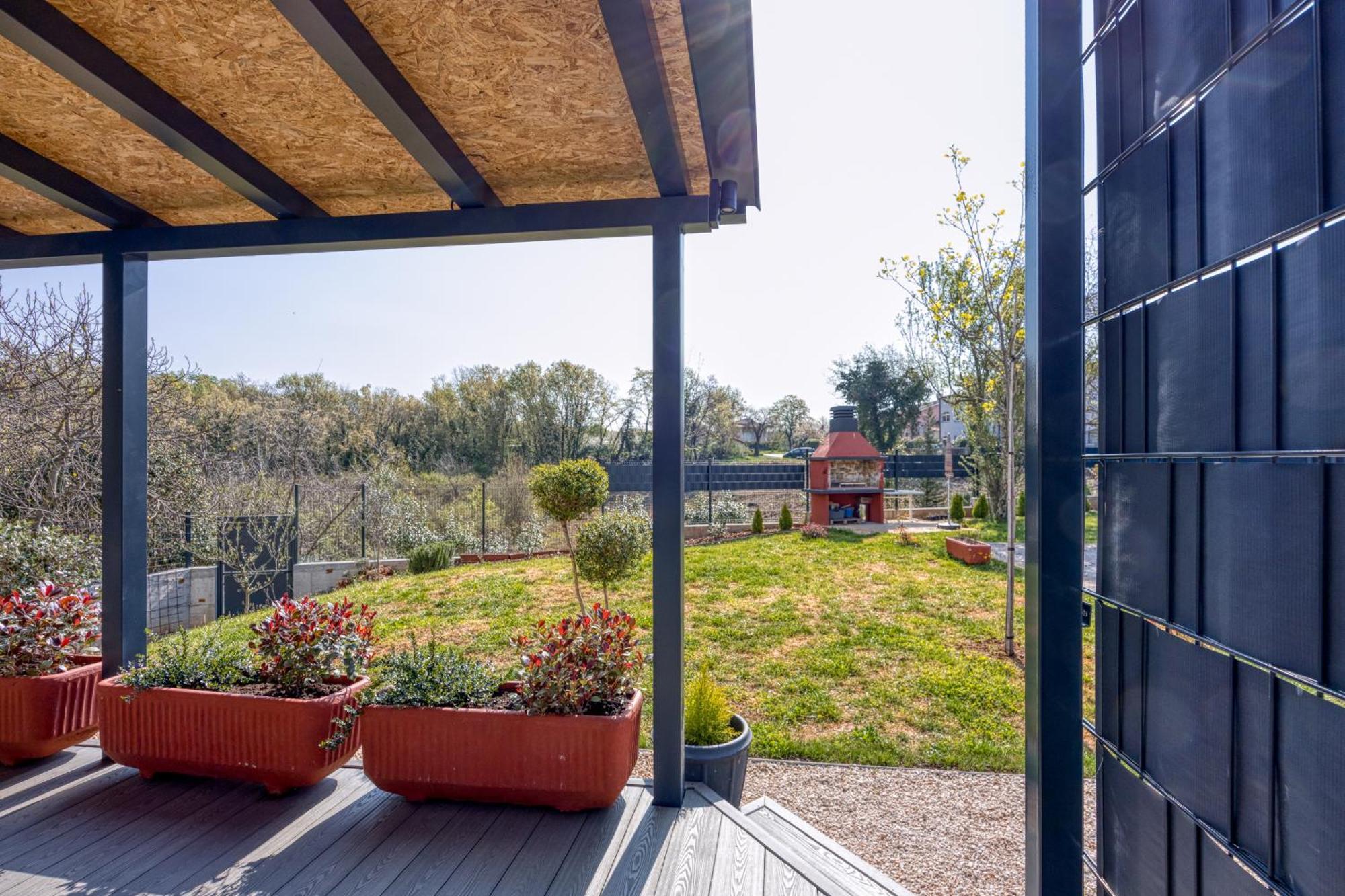 Apartman Petricija With Garden *