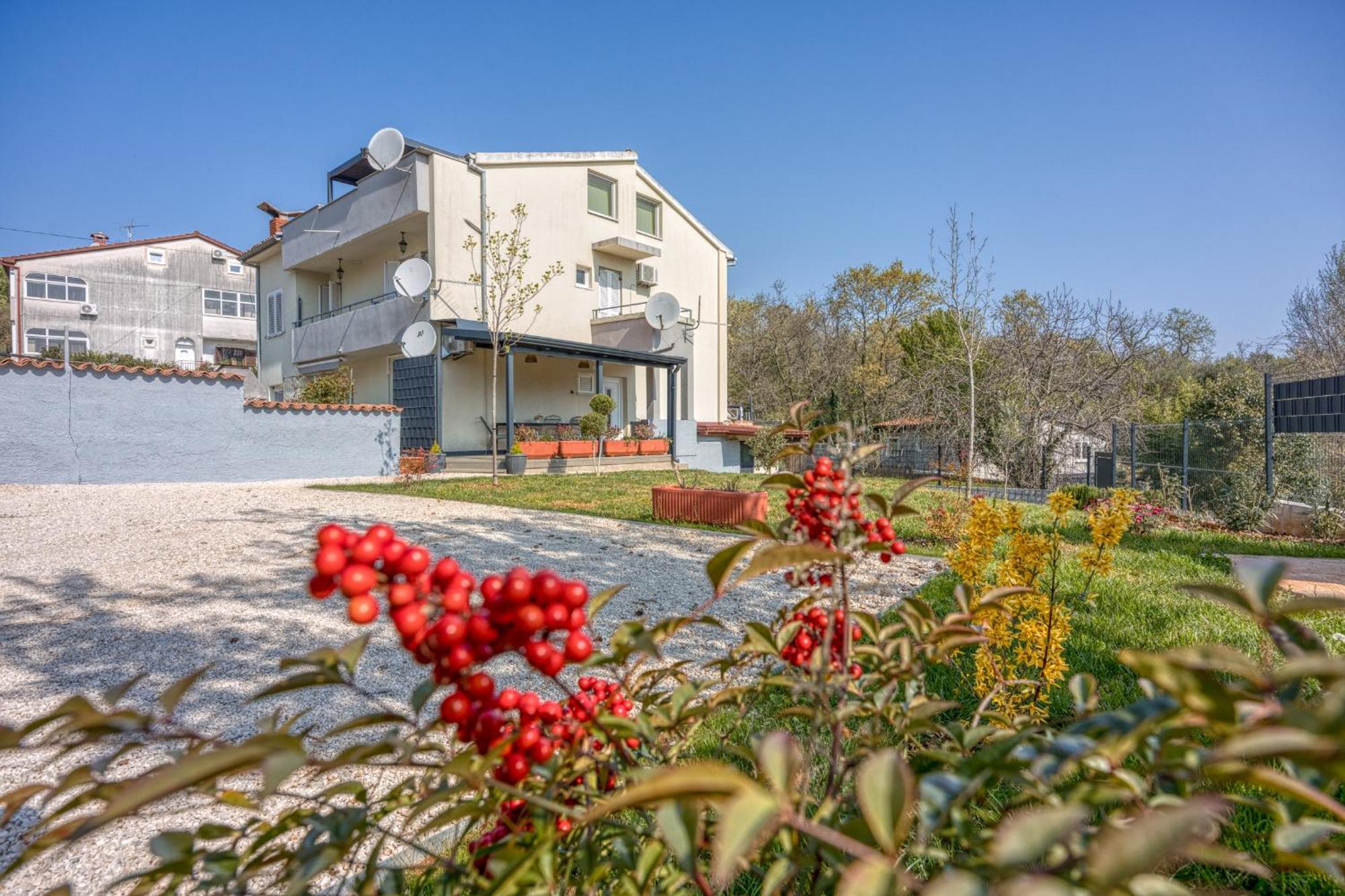 Petricija With Garden Poreč